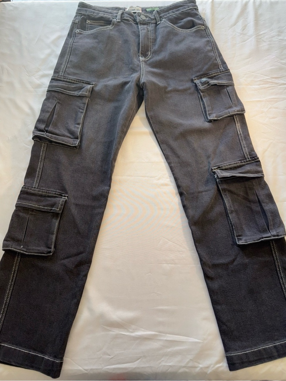 Men's Relaxed Cargo Jeans in Charcoal Gray